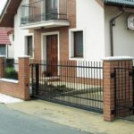 Ploty kolem bazénů: Jak vybrat ten pravý pro bezpečnost i estetiku vaší zahrady